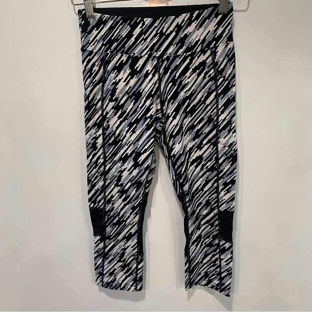 Calvin Klein performance cropped black/white workout leggings size small